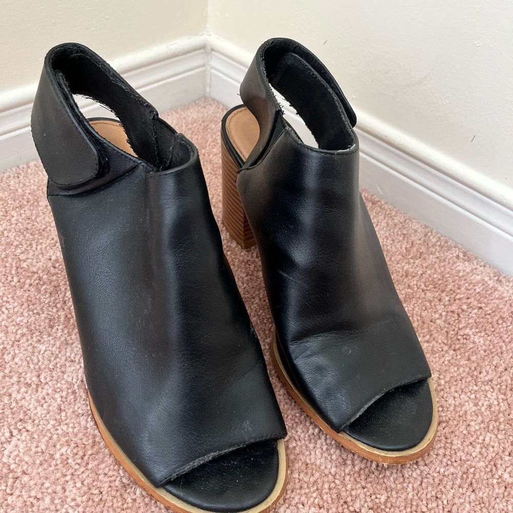 Jessica Simpson Black Leather Heels